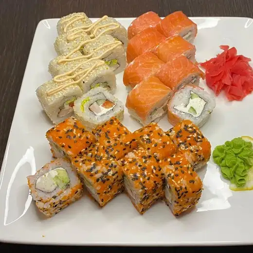 Комбо пицца и два ролл